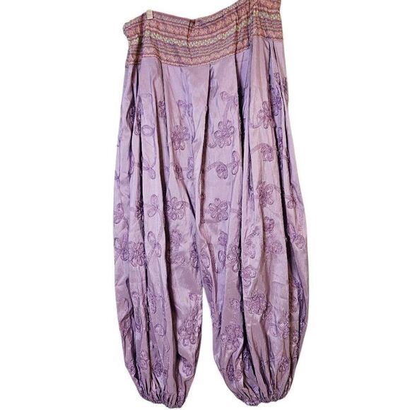 Lavender Embroidered Women's Cropped Pants - Picture 4 of 4